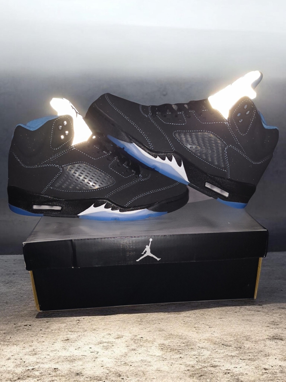 Jordan Retro UNC 5 Black and Blue Retro Basketball Sneakers